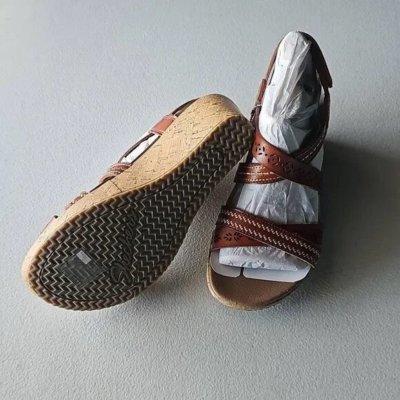 New Sketchers Beverlee Wedge After Delicate glow in Luggage, Size 7 - Picture 2 of 7